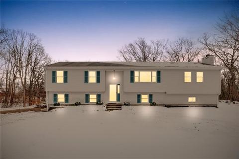 3 Sparrow Dr, Westerly, RI 02891 photo 2