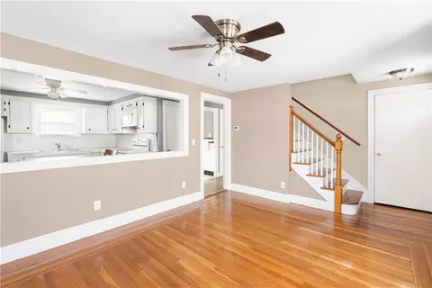 71 Harmony Ct, Warwick, RI 02889 photo 8