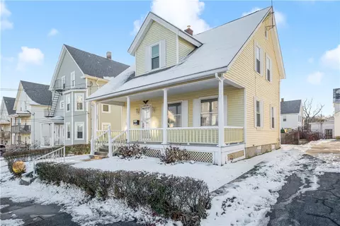 43 Vine St, Woonsocket, RI 02895 photo 2