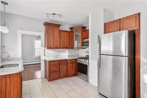 43 Vine St, Woonsocket, RI 02895 photo 7