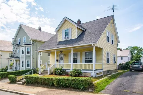 43 Vine St, Woonsocket, RI 02895 photo 3