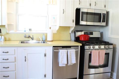 40 Brewster Dr, Warwick, RI 02889 photo 9