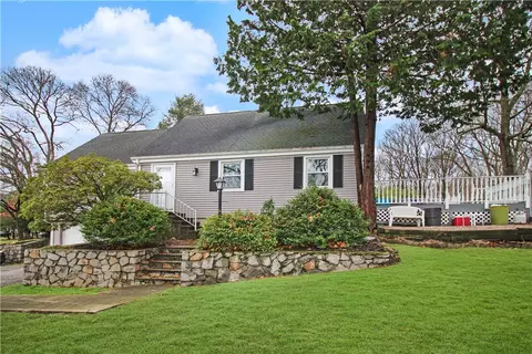 45 Oak St, Westerly, RI 02891 photo 3