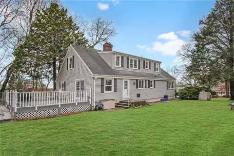 45 Oak St, Westerly, RI 02891 photo 2