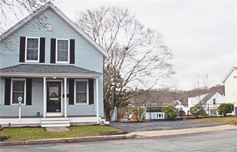 26 Dana St, Woonsocket, RI 02895 photo 2