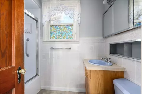 24 All Saints St, Woonsocket, RI 02895 photo 12