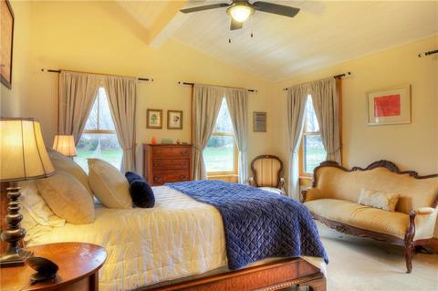 233 Berkeley Ave, Middletown, RI 02842 photo 34