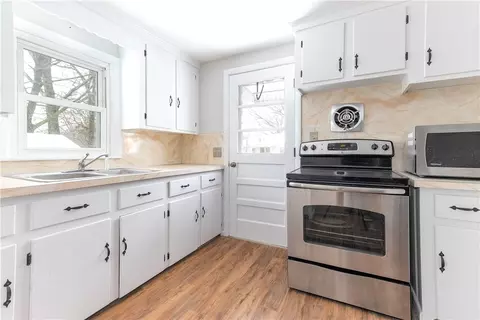 113 Asylum Rd, Warwick, RI 02889 photo 4