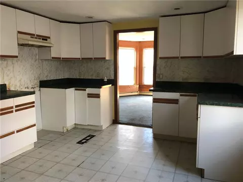 27 Phebe St, Woonsocket, RI 02895 photo 5