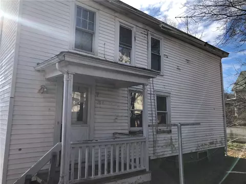 27 Phebe St, Woonsocket, RI 02895 photo 4