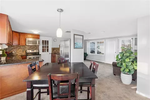 140 Chatworth Ave, Warwick, RI 02886 photo 6