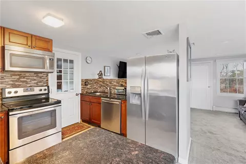 140 Chatworth Ave, Warwick, RI 02886 photo 8