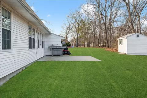 140 Chatworth Ave, Warwick, RI 02886 photo 5