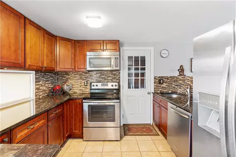 140 Chatworth Ave, Warwick, RI 02886 photo 7