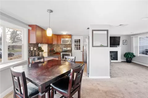 140 Chatworth Ave, Warwick, RI 02886 photo 9
