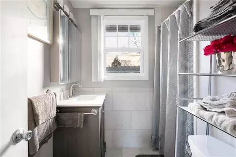 140 Chatworth Ave, Warwick, RI 02886 photo 13