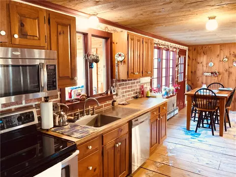 127 E Killingly Rd, Foster, RI 02825 photo 11