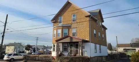 16 Everett St, Pawtucket, RI 02861 photo 3