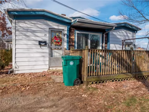 35 Berkley St, Woonsocket, RI 02895 photo 3