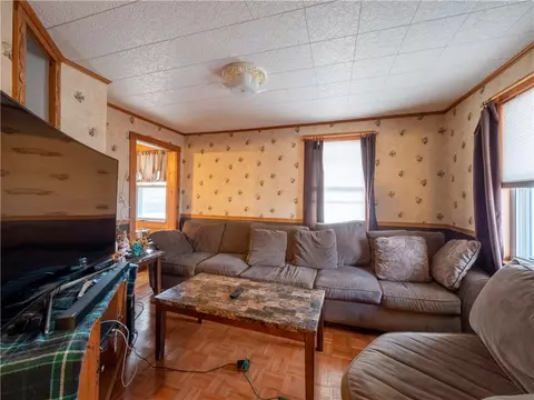 35 Berkley St, Woonsocket, RI 02895 photo 8