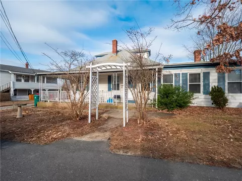 35 Berkley St, Woonsocket, RI 02895 photo 2