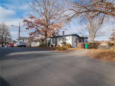 35 Berkley St, Woonsocket, RI 02895 photo 5