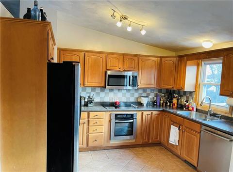90 Flagg Ave, Warwick, RI 02886 photo 3