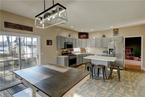 2 Evergreen Ct, Coventry, RI 02816 photo 2