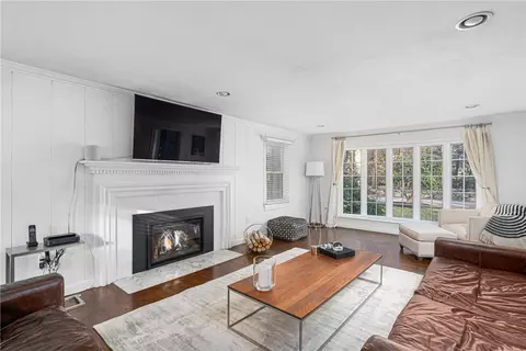 461 Love Ln, Warwick, RI 02886 photo 5