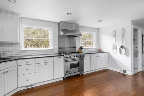 461 Love Ln, Warwick, RI 02886 photo 10