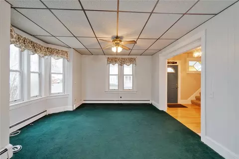 27 Andrews St, Woonsocket, RI 02895 photo 5