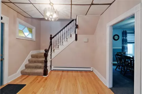 27 Andrews St, Woonsocket, RI 02895 photo 4