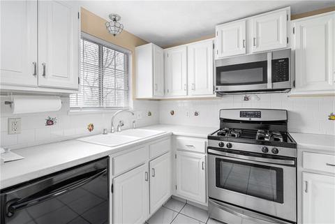 37 Eagle Run #B, East Greenwich, RI 02818 photo 4