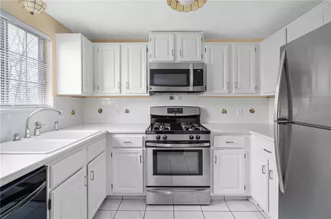 37 Eagle Run #B, East Greenwich, RI 02818 photo 6