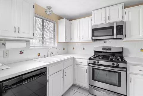 37 Eagle Run #B, East Greenwich, RI 02818 photo 4