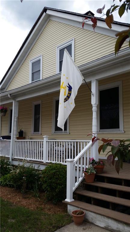 9 Jay St, Westerly, RI 02891 photo 2