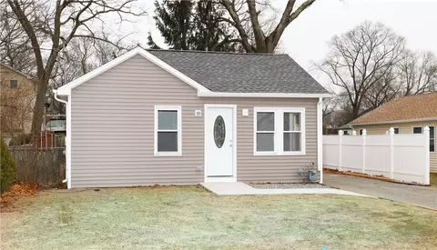 22 Langley St, Warwick, RI 02886 photo 2