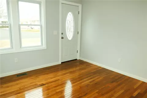 22 Langley St, Warwick, RI 02886 photo 5