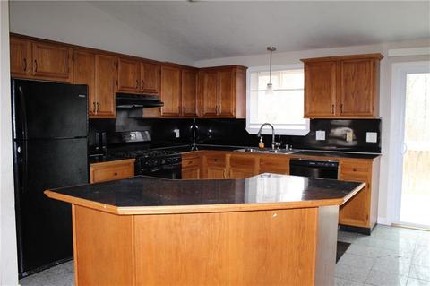 27 Sisson Rd, Coventry, RI 02827 photo 2