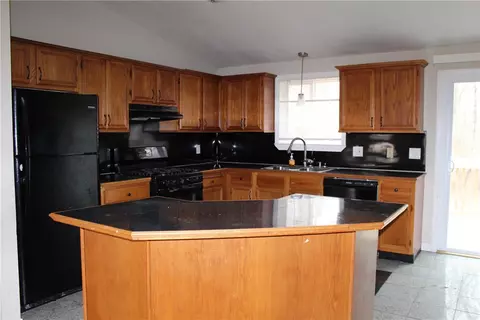 27 Sisson Rd, Coventry, RI 02827 photo 2