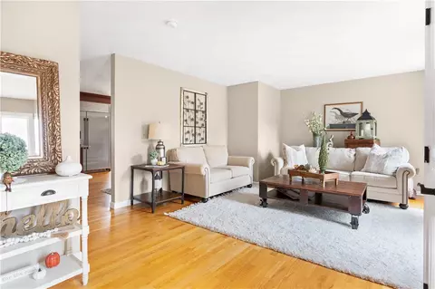 11 Pasco Cir, Warwick, RI 02886 photo 2
