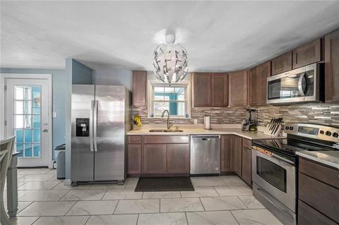 328 Orchard St, Woonsocket, RI 02895 photo 3