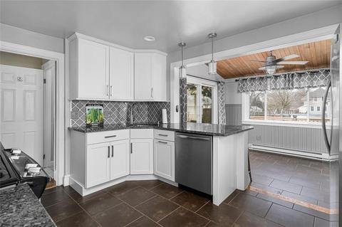 46 Barber Ave, Warwick, RI 02886 photo 17