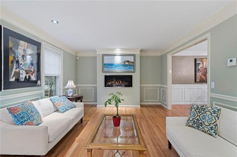 21 Davis Cir, Warwick, RI 02886 photo 3