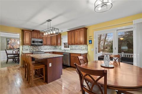21 Davis Cir, Warwick, RI 02886 photo 11