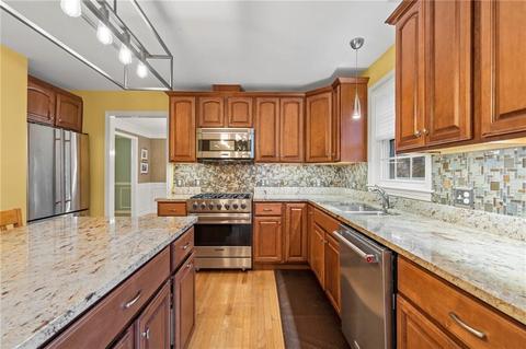 21 Davis Cir, Warwick, RI 02886 photo 14