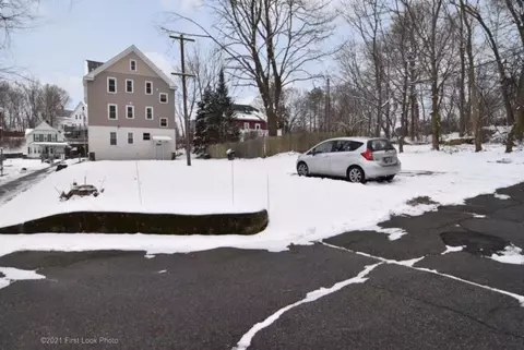 635 Southmain St, Woonsocket, RI 02895 photo 3