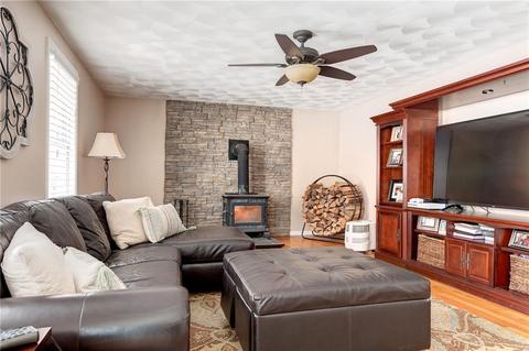 30 Danielle Dr, Woonsocket, RI 02895 photo 10