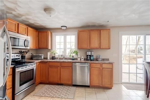 30 Danielle Dr, Woonsocket, RI 02895 photo 6