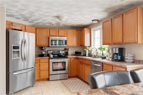 30 Danielle Dr, Woonsocket, RI 02895 photo 9